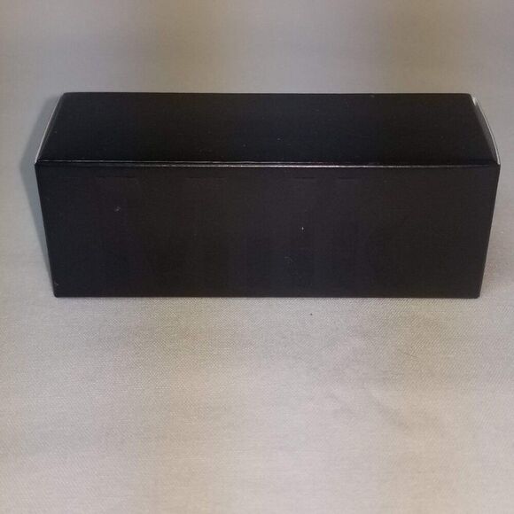 Milk Makeup - Pore Eclipse Non-Comedogenic Matte Blur Stick - Picture 6 of 7